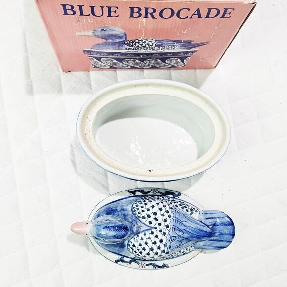 NIB VINTAGE BLUE BROCADE Blue White Porcelain Hand Painted Duck Serving Dish - Picture 2 of 3